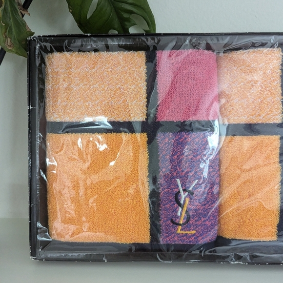 Authentic YSL Yves Saint Laurent Face and Hand Towel Set BRAND NEW IN BOX - Picture 3 of 8